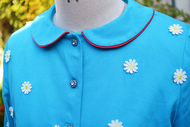 Peter Pan collar on turquoise piqué embellished coat