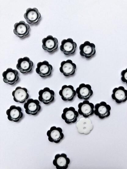 Black and White Mary Quant flower glossy plastic 2 hole button