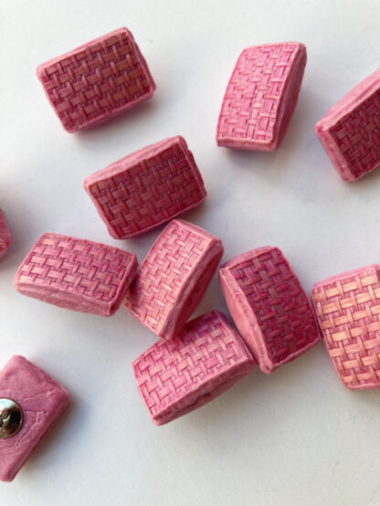 Candy Pink raffia effect vintage plastic shank button