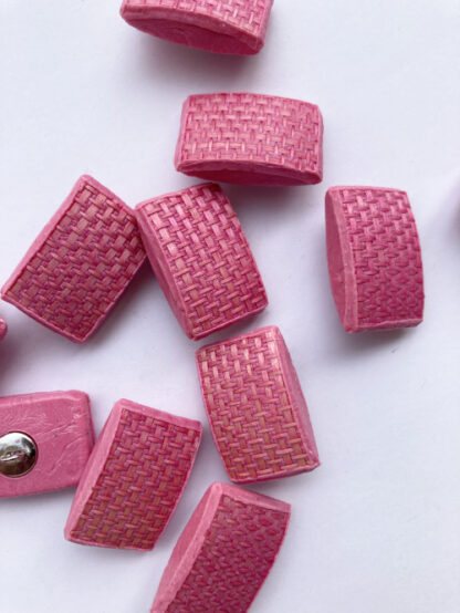 Candy Pink raffia effect vintage plastic shank button