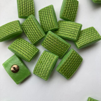 Green raffia effect vintage plastic shank button