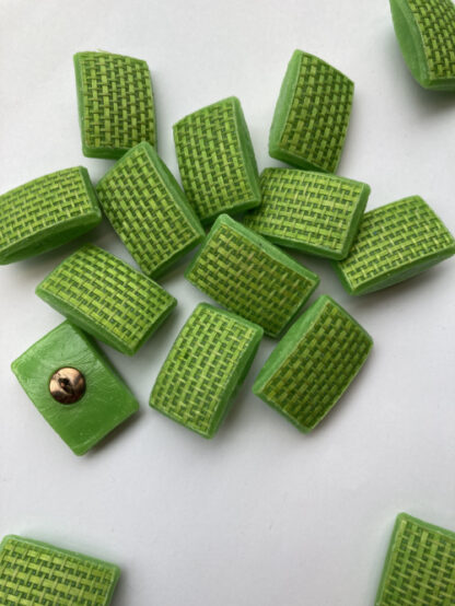 Green raffia effect vintage plastic shank button