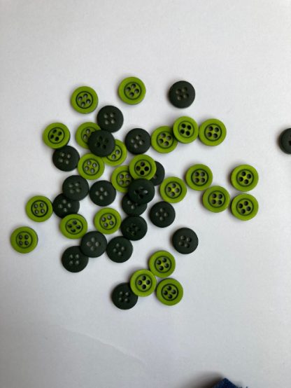 Green 10mm 4 hole shirt button with engraved black rim