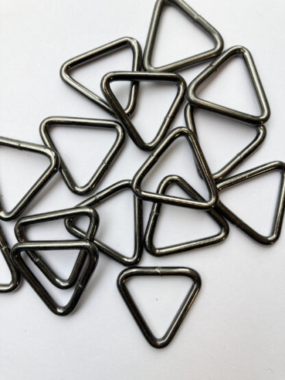 gunmetal triangular d-ring