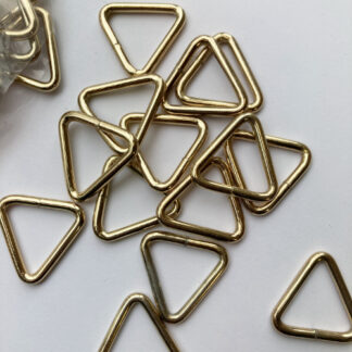 gold triangular d-ring