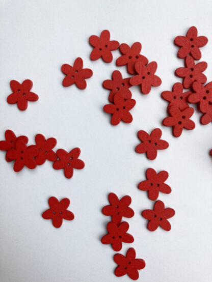 Red daisy shape flat wooden button