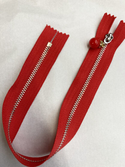 red diamanté bead puller closed end 30cm zip