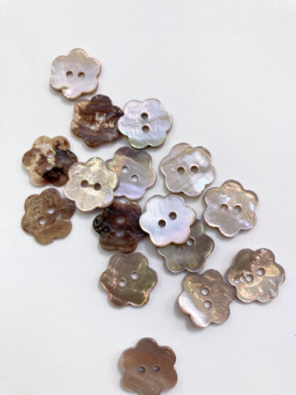 Oyster Pink dyed 2 hole flower shape shell buttons