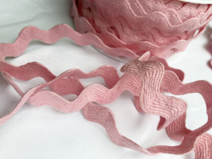 Pale Pink Cotton Rick Rack Braid. Width of braid = 10mm, width including wiggle = 17mm
