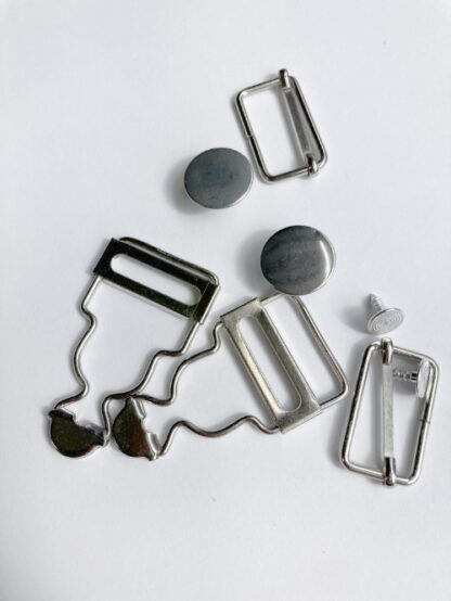 Silver dungaree clips with matching slider buckles and rivet buttons (sold per pair) to fit 1" / 25mm strap