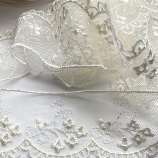Ivory spriggy floral scalloped edge 40mm wide lace