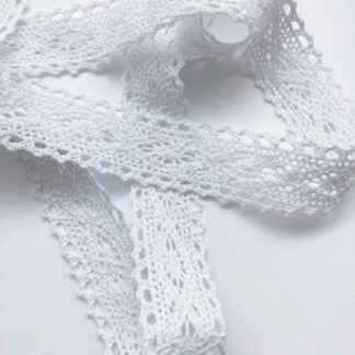 White ovals / zigzag crochet Lace
