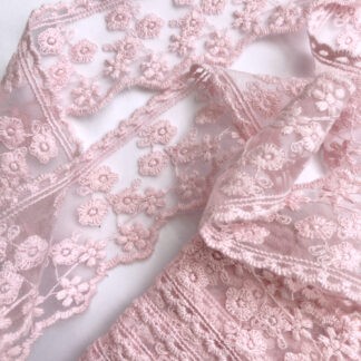 Light Pink 50% Cotton (embroidery) 50% Polyamide (tulle backing) floral scalloped Lace