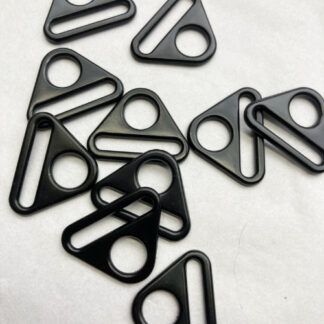 Black painted metal triangle ring to fit swivel clip and 23mm strap (use instead of D-ring)