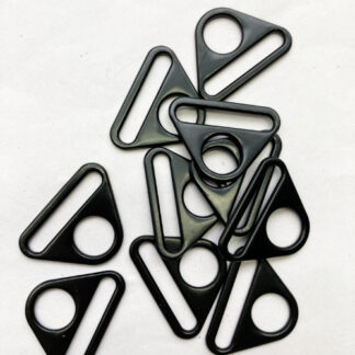 Black metal triangle ring to fit swivel clip and 32mm strap (use instead of D-ring)