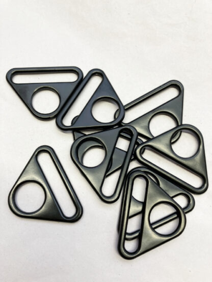 Black metal triangle ring to fit swivel clip and 40mm strap (use instead of D-ring)