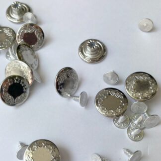 Silver laurel leaf design jeans button with rivet attachment